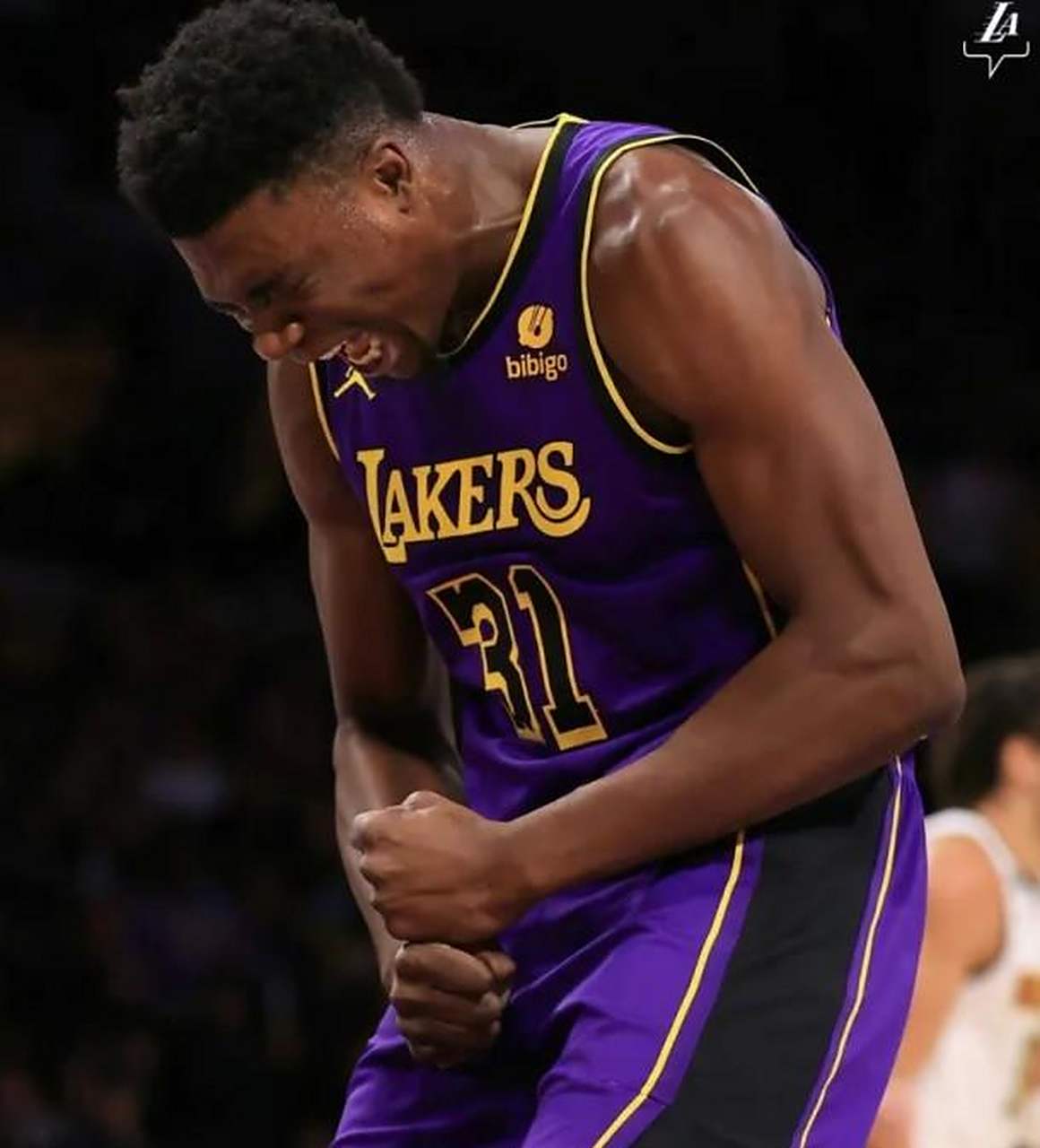 湖人客场大胜掘金,浓眉哥砍下33分的简单介绍 湖人客场大胜掘金,浓眉哥砍下33分的简单介绍