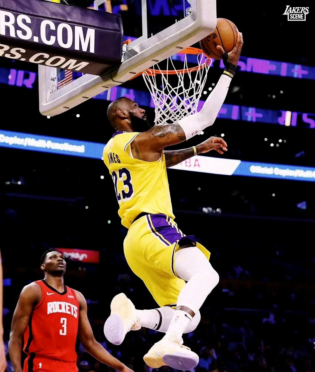 开云平台-NBA季后赛首轮战绩抢眼，球星表现抢眼