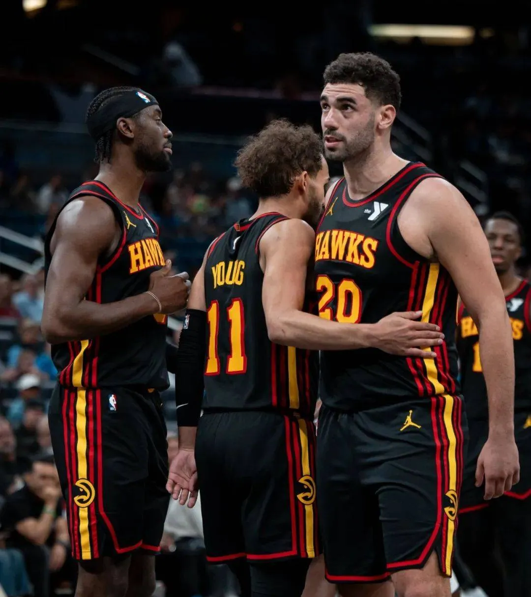 老鹰大胜尼克斯取得本赛季首胜 老鹰大胜尼克斯取得本赛季首胜