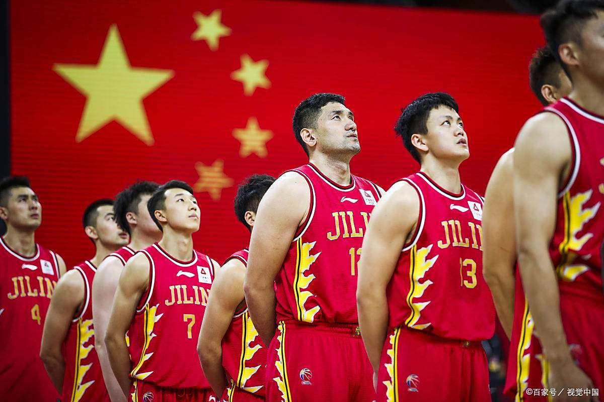 深圳队迎来湖南男篮挑战,激烈角逐即将展开 深圳队迎来湖南男篮挑战,激烈角逐即将展开