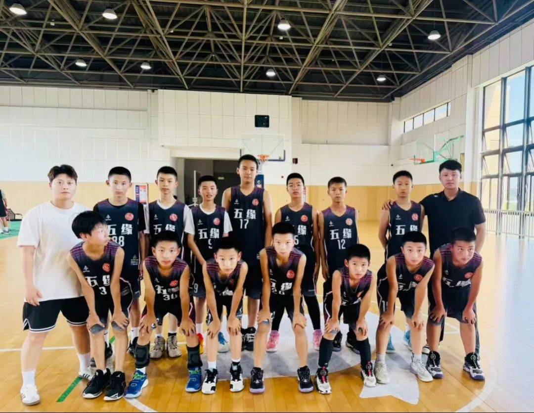 热血篮球赛事全面开启,球队实力逐渐显现 热血篮球赛事全面开启,球队实力逐渐显现