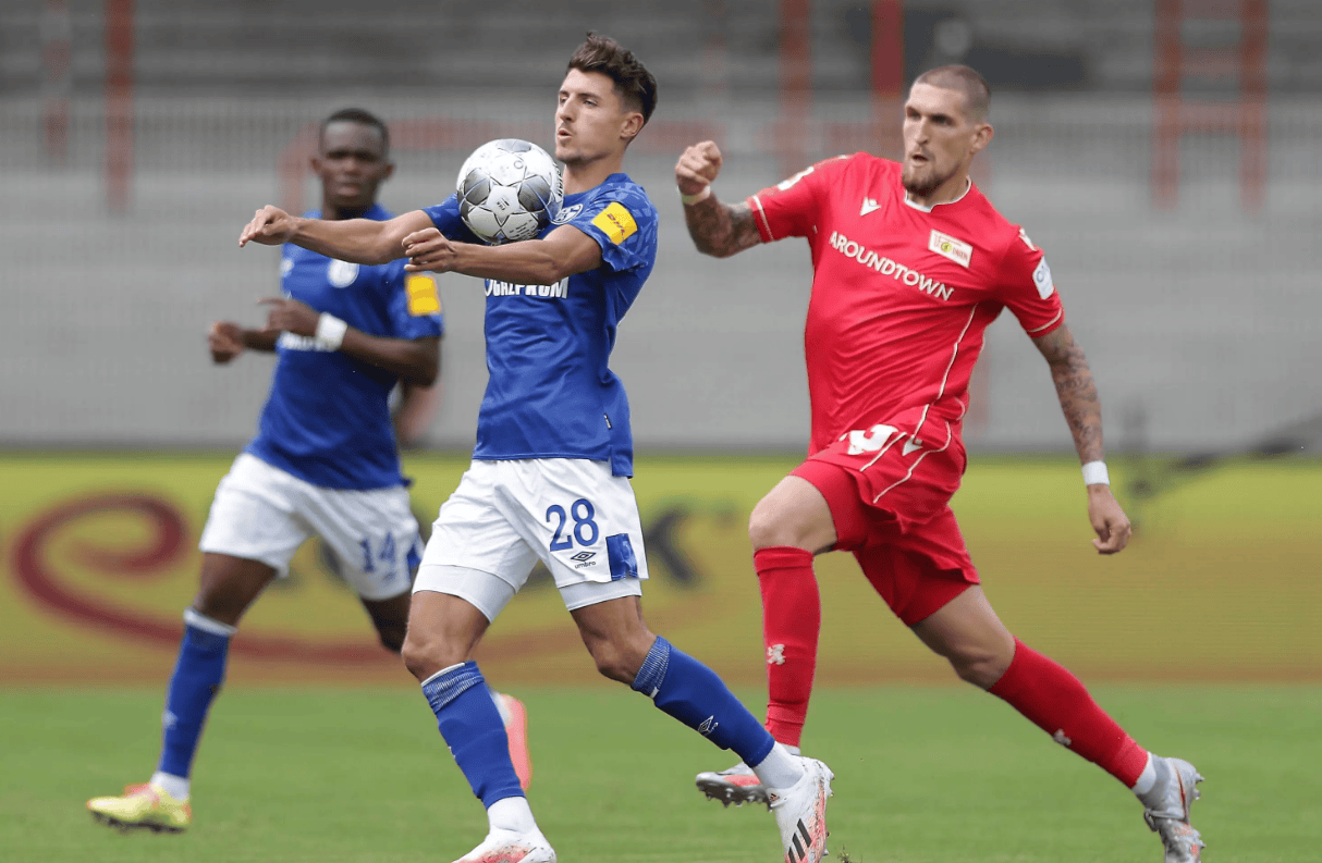 夺冠热门遭遇挑战,新晋球员携手展现实力 夺冠热门遭遇挑战,新晋球员携手展现实力