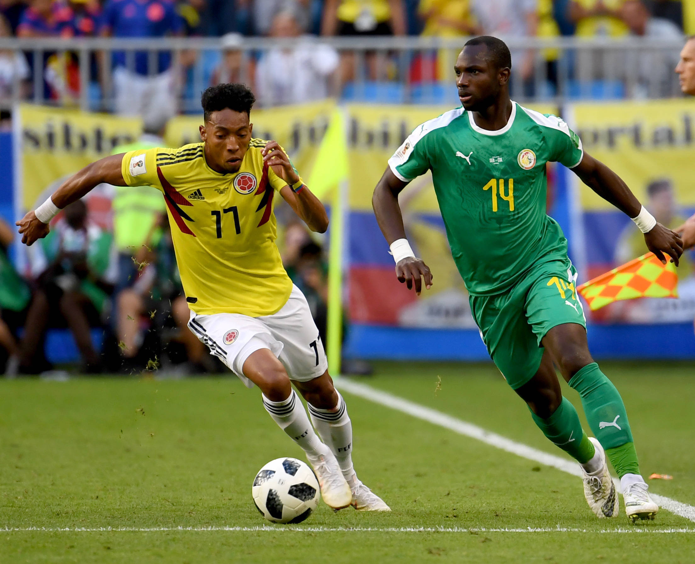 近期足球比赛中球员表现抢眼