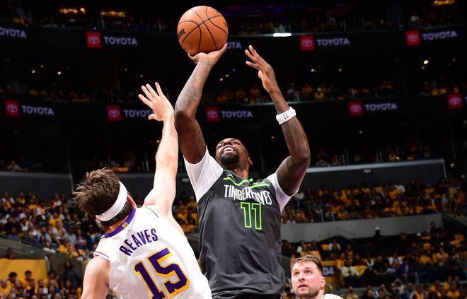 太阳客场惨败湖人,失去季后赛胜利 太阳客场惨败湖人,失去季后赛胜利