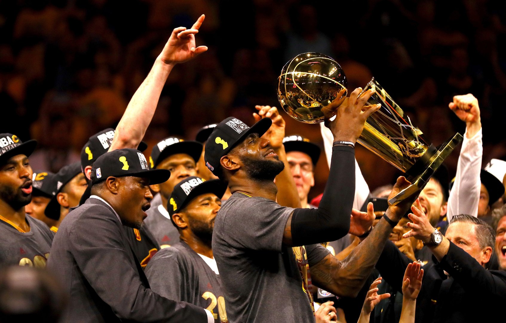 湖人客场胜开拓者,詹姆斯砍下45分夺胜 湖人客场胜开拓者,詹姆斯砍下45分夺胜