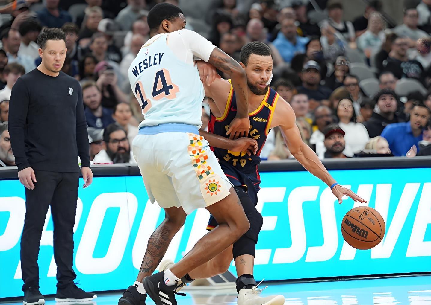 开云官网-勇士队奋力比赛，争取进入下一轮